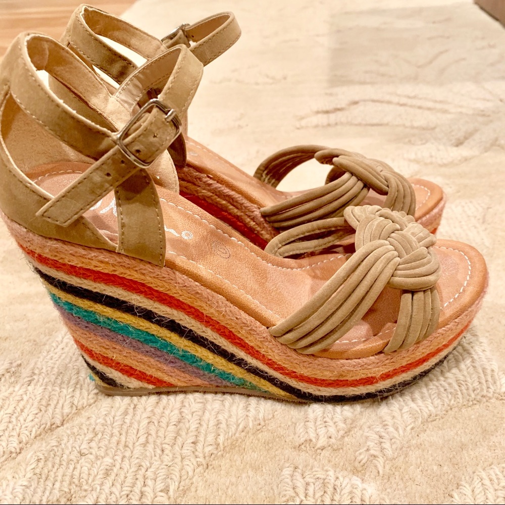 Rainbow platform sandals, size 6 🌈